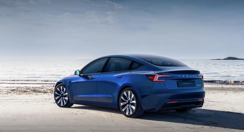 Tesla 3 highland blå